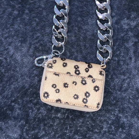 KARA NYC Biker wallet with XL chain - Picture 7 of 12